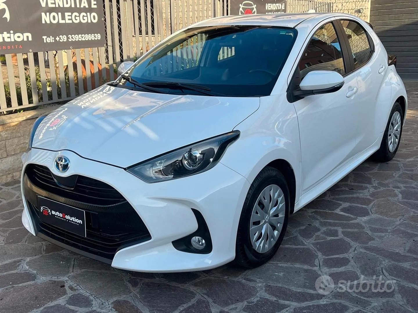 Toyota Yaris 2023 photo 2