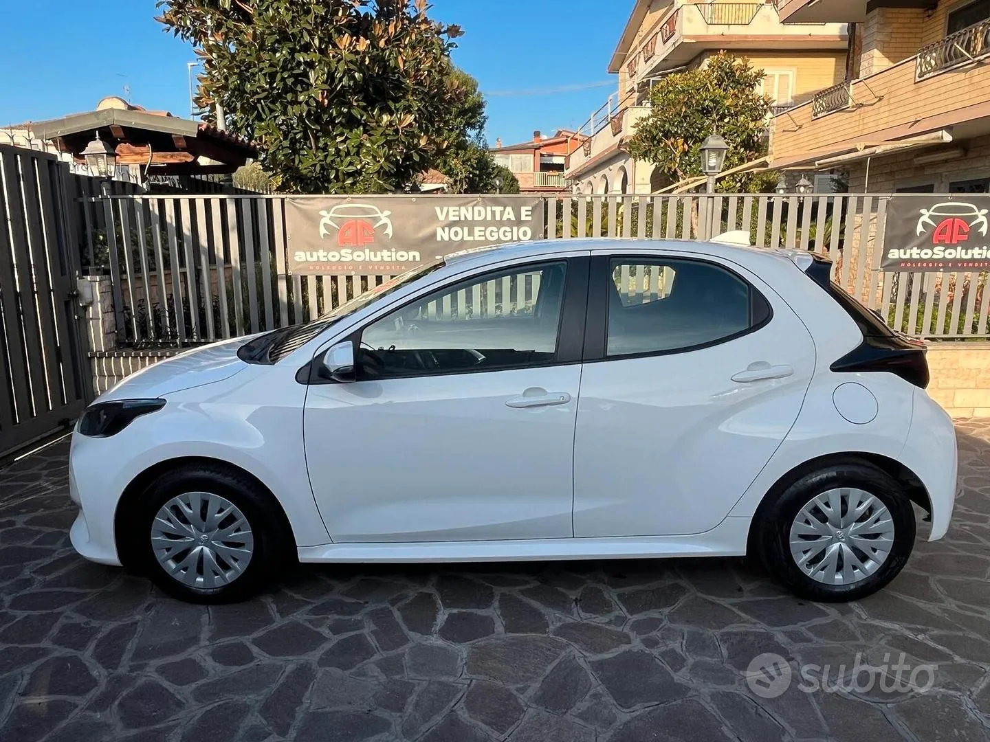 Toyota Yaris 2023 photo 3