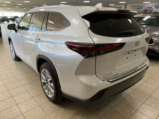 Toyota Highlander 2025 photo 2