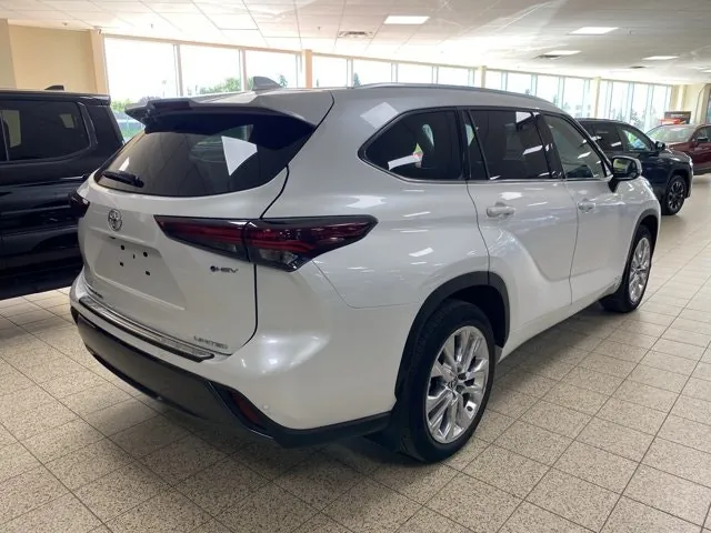 Toyota Highlander 2025 photo 4
