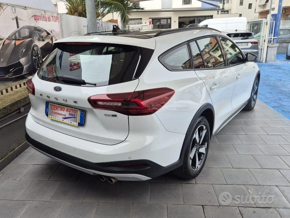 Ford Focus 2023 photo 3