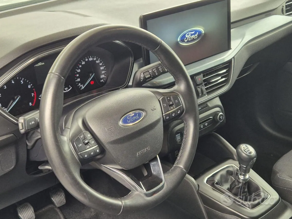 Ford Focus 2023 photo 2