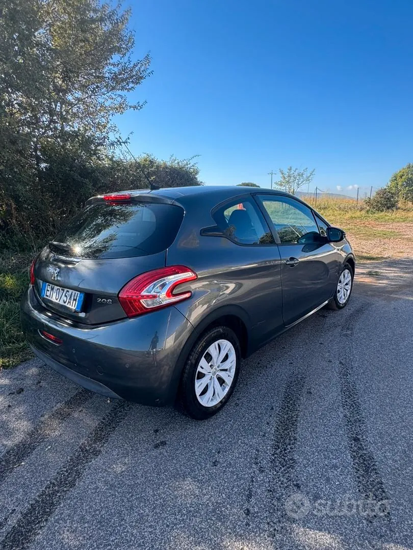 Peugeot 208 2012 photo 4