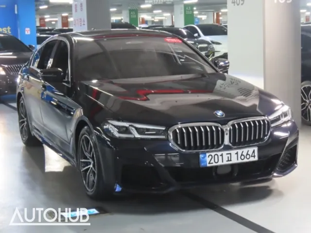 BMW 5 Series 2023 photo 2