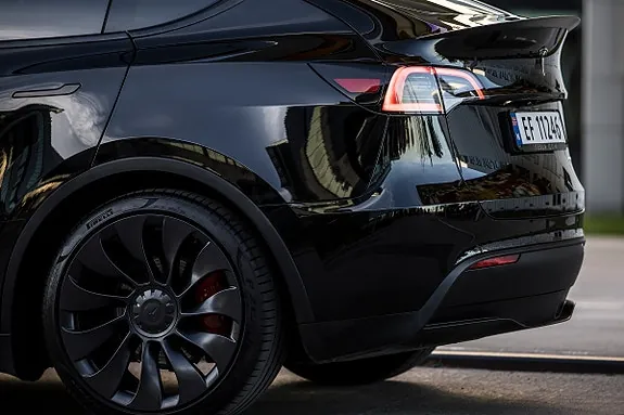 Tesla Model Y 2023 photo 4