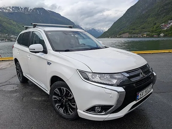 Mitsubishi Outlander 2018 photo 2