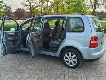 Volkswagen Touran 2006 photo 2