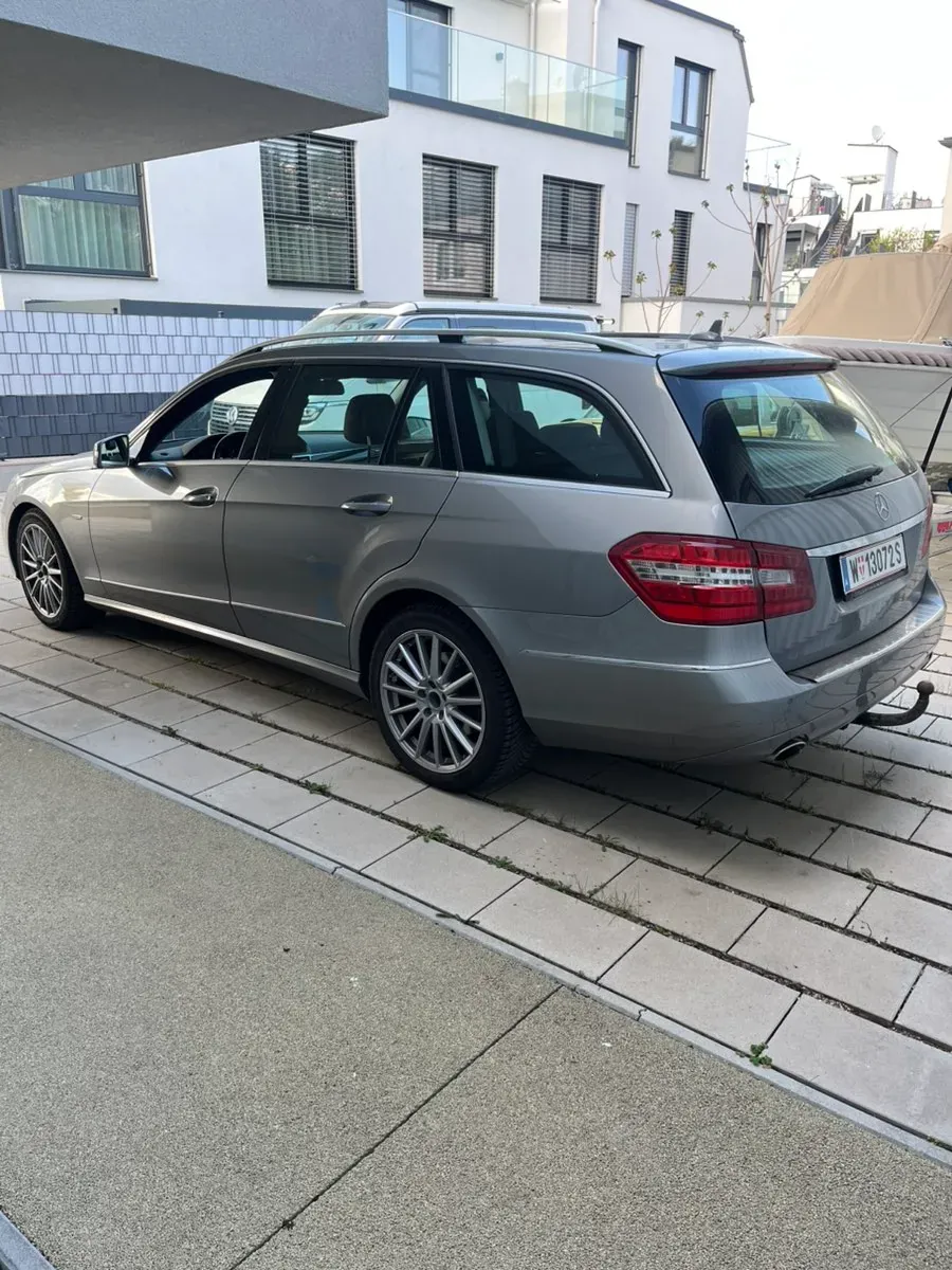 Mercedes-Benz E-Class 2011 photo 3