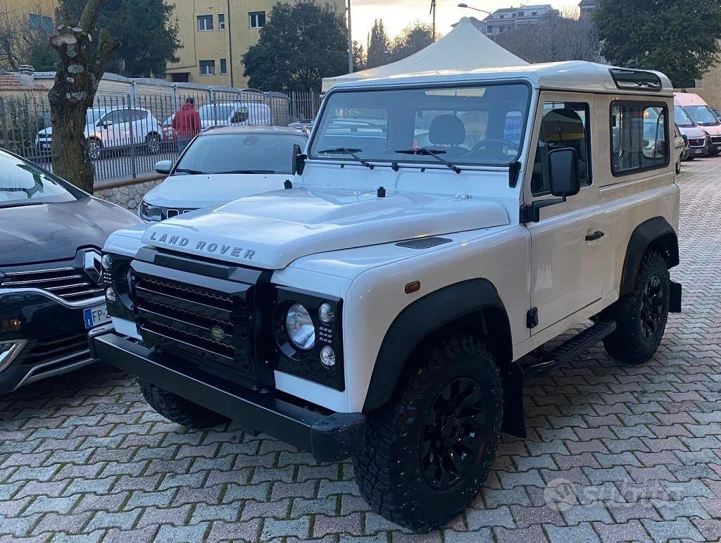 Land Rover Defender 2015 photo 4