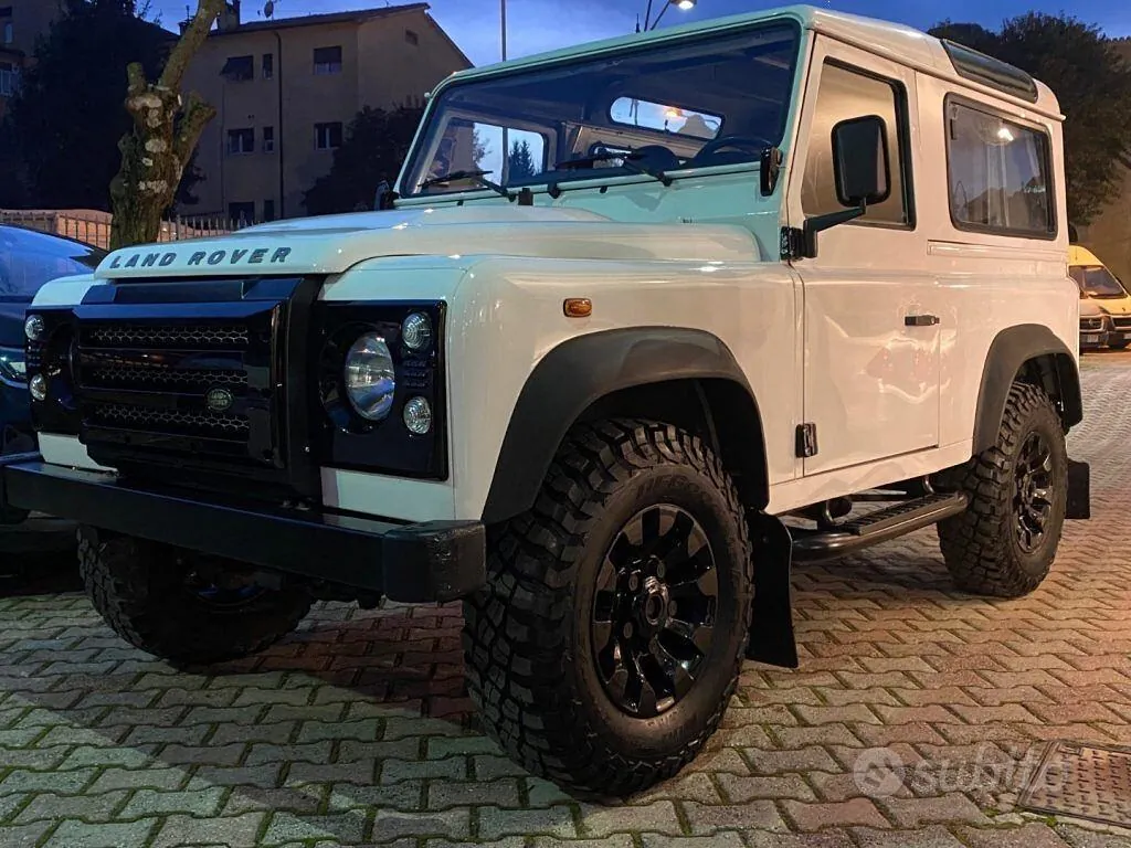 Land Rover Defender 2015 photo 2