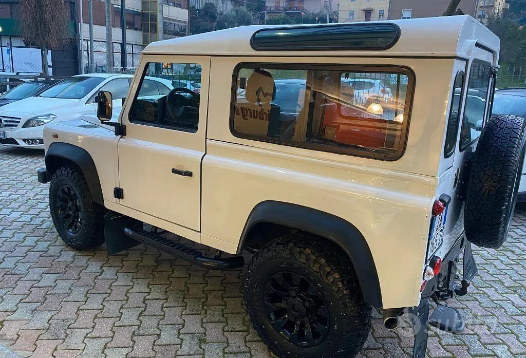 Land Rover Defender 2015 photo 5