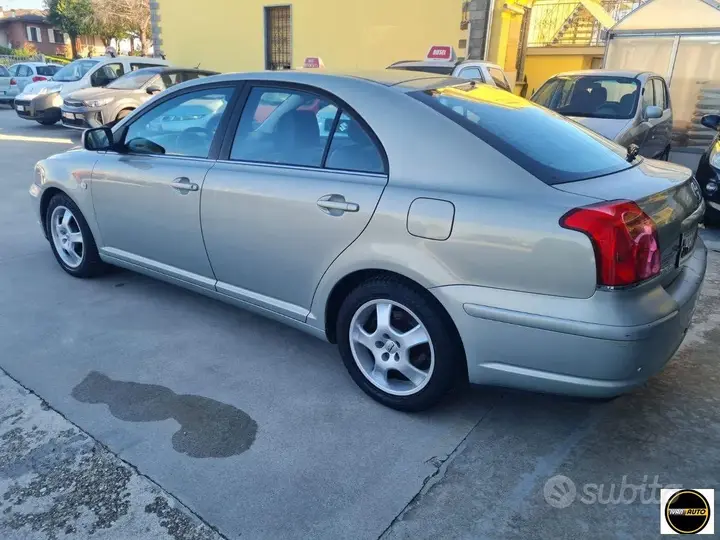 Toyota Avensis 2004 photo 5