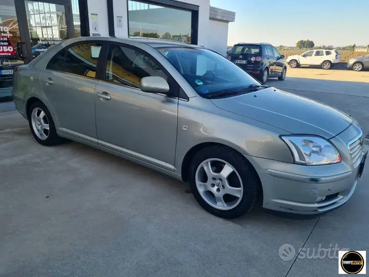 Toyota Avensis 2004 photo 2