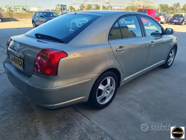 Toyota Avensis 2004 photo 4