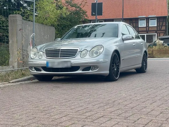 Mercedes-Benz E 320