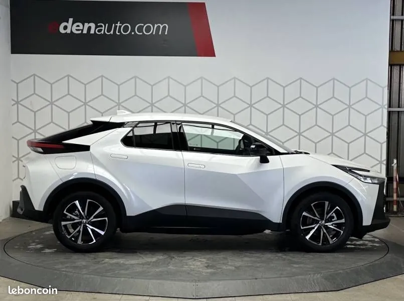 Toyota C-Hr 2025 photo 4