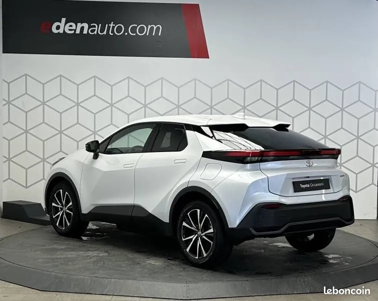 Toyota C-Hr 2025 photo 2