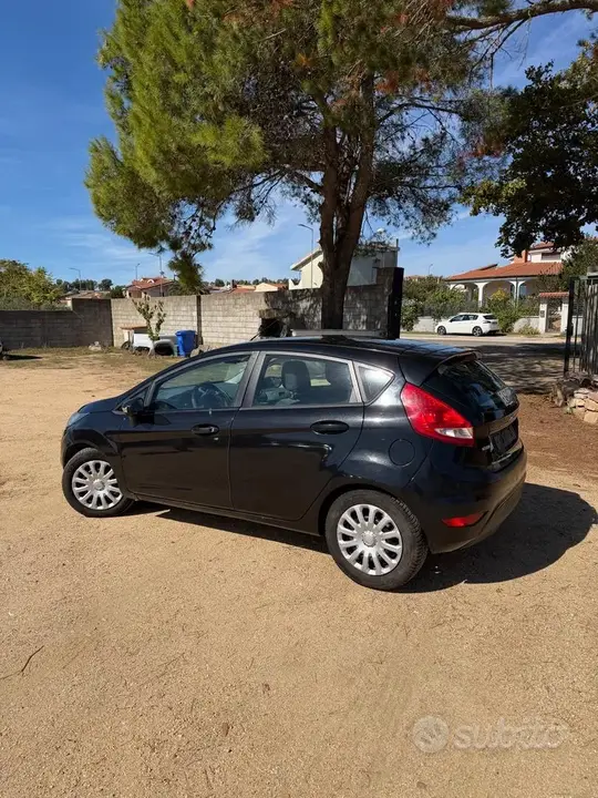 Ford Fiesta 2010 photo 3