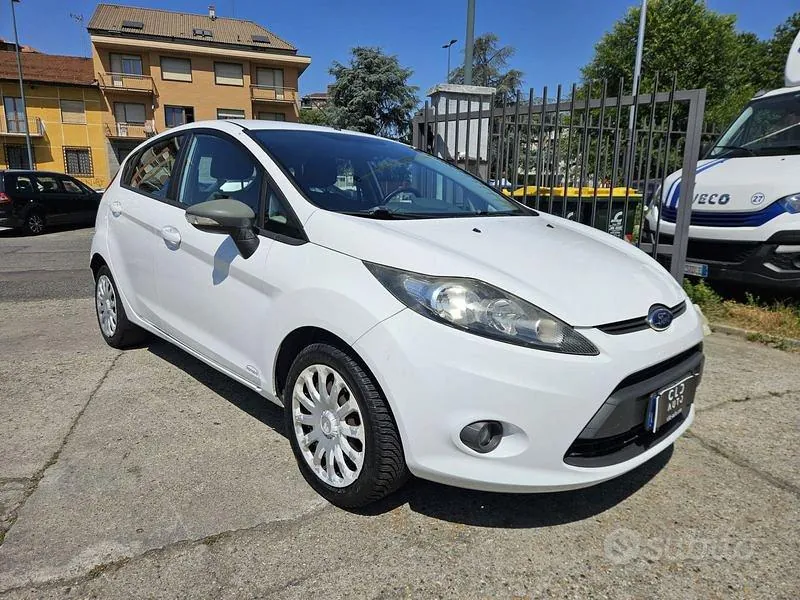 Ford Fiesta 2010 photo 3
