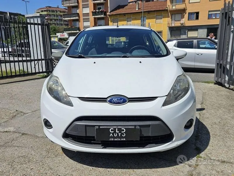 Ford Fiesta 2010 photo 2