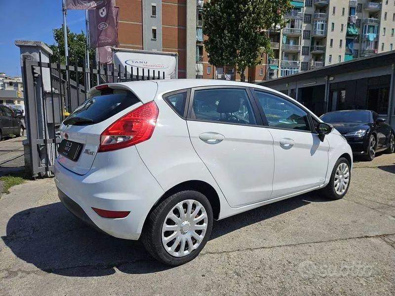 Ford Fiesta 2010 photo 4