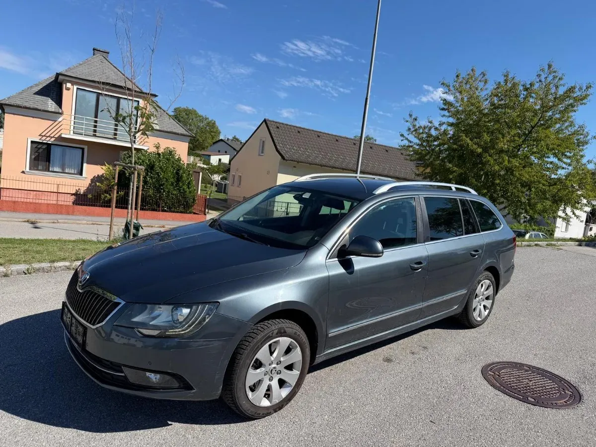 Skoda Superb 2013 photo 2