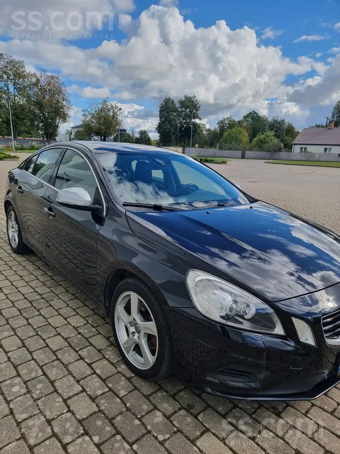 Volvo S60 2011 photo 2