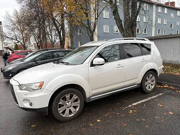 Mitsubishi Outlander 2010 photo 2
