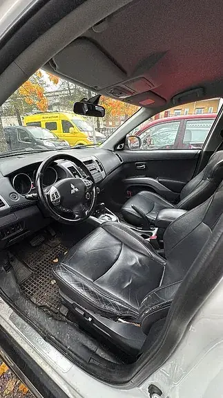 Mitsubishi Outlander 2010 photo 4