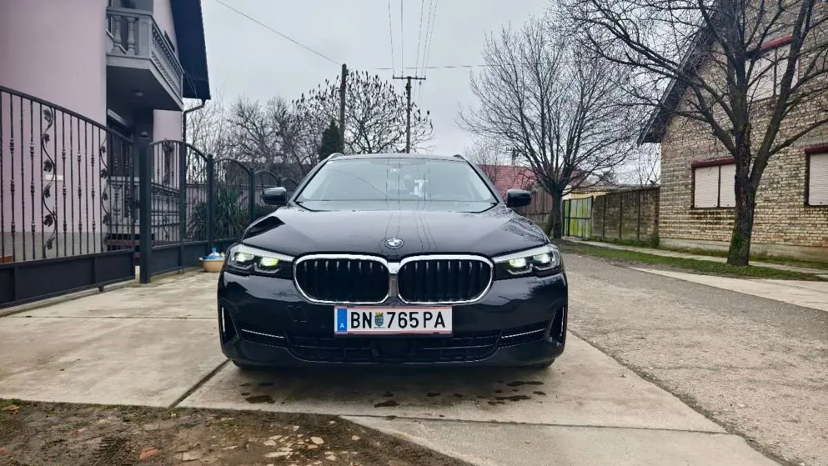 BMW 530D Touring 2021 photo 2