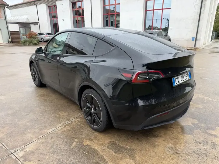 Tesla Model Y 2024 photo 3