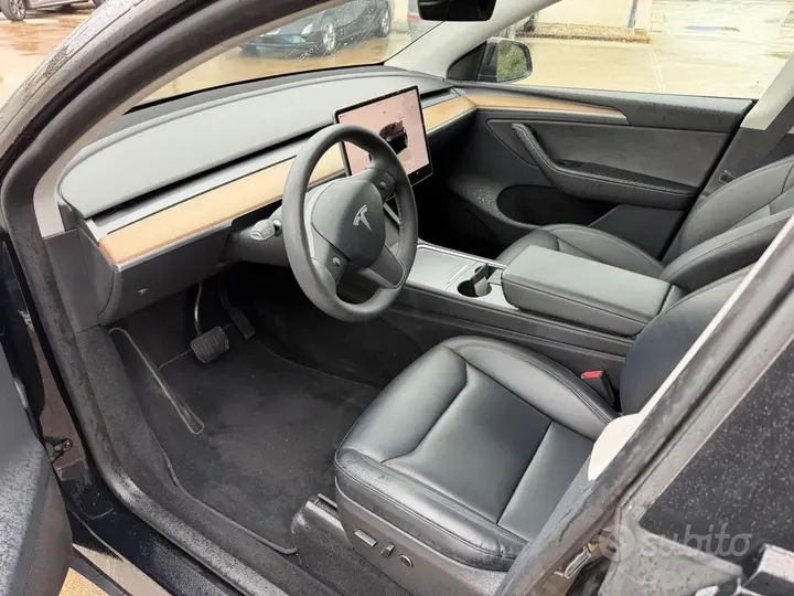 Tesla Model Y 2024 photo 5