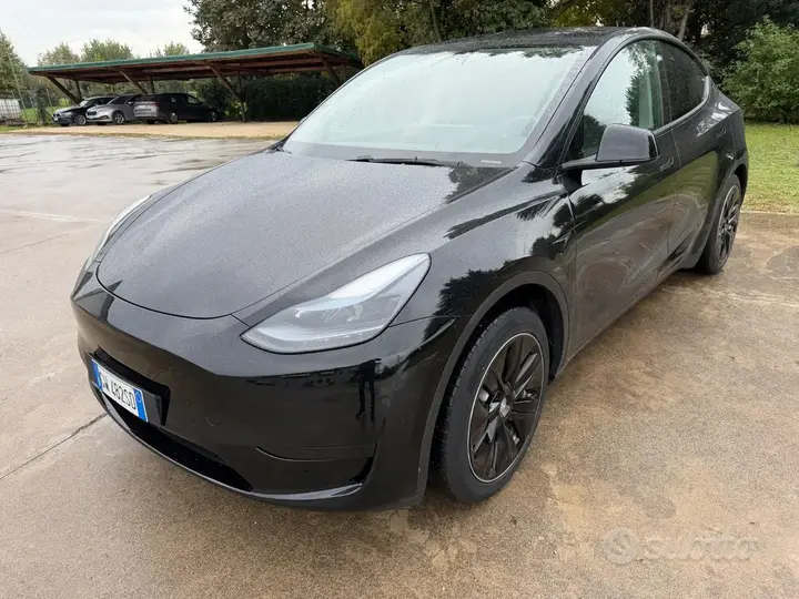 Tesla Model Y 2024 photo 2