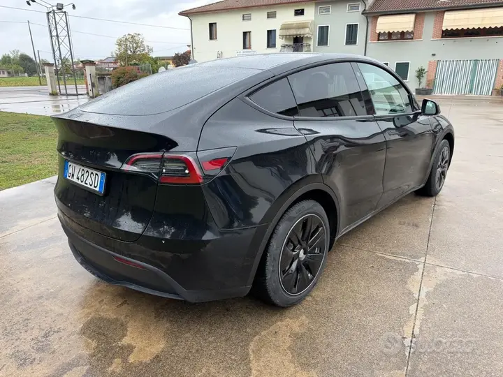 Tesla Model Y 2024 photo 4