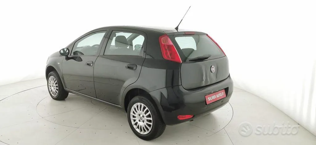 Fiat Grande Punto 2010 photo 5