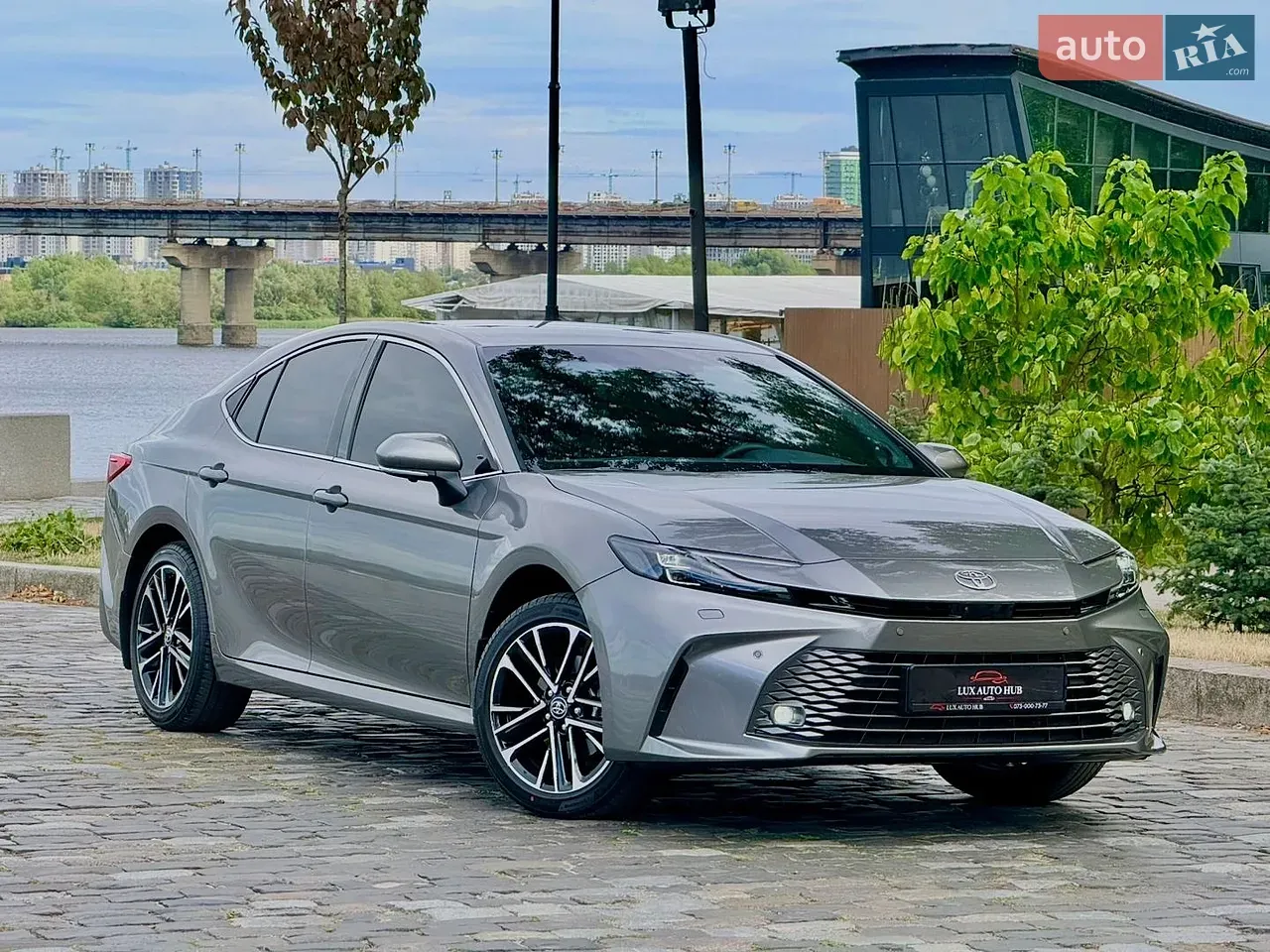 Toyota Camry 2026 photo 2
