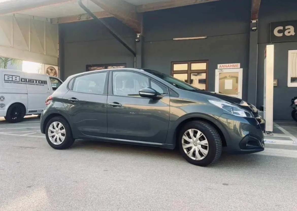 Peugeot 208 2017 photo 2