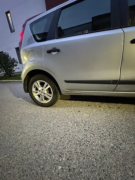 Nissan Note 2011 photo 4