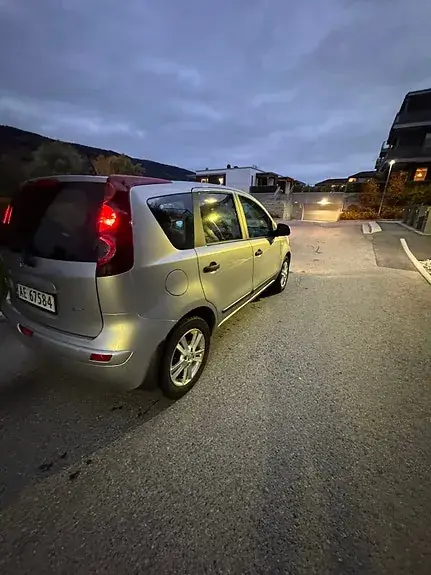 Nissan Note 2011 photo 5
