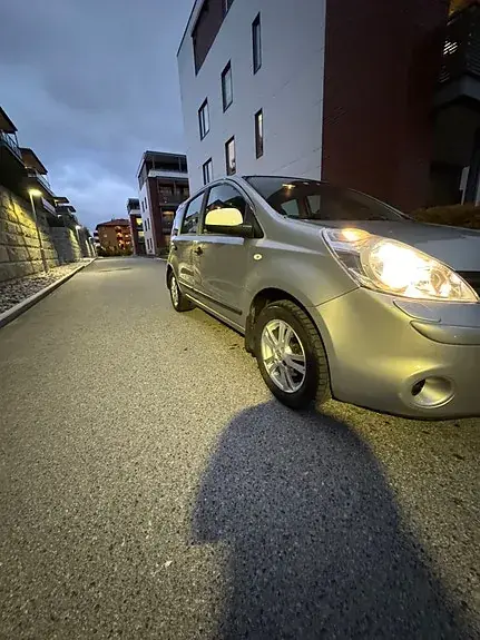 Nissan Note 2011 photo 3