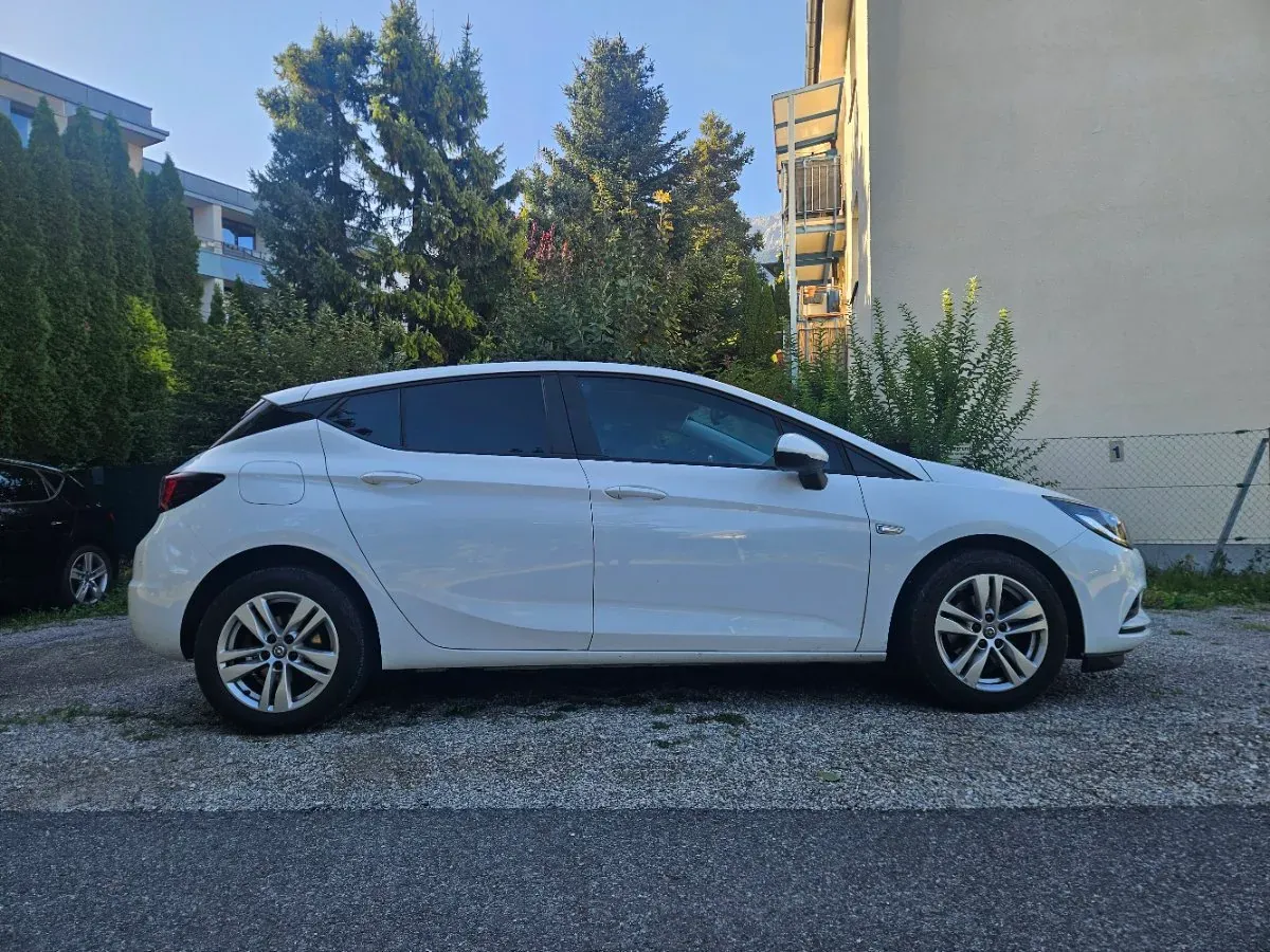 Opel Astra 2019 photo 2