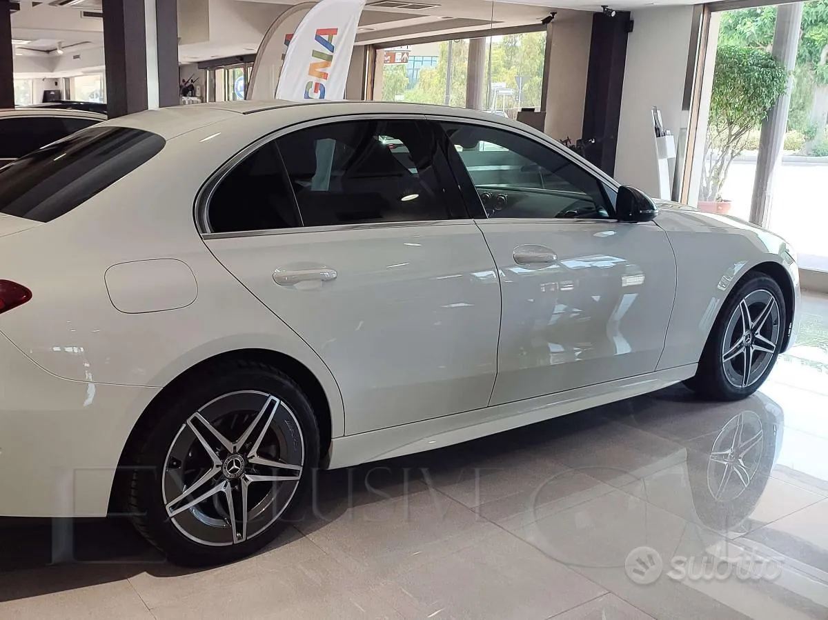 Mercedes-Benz C300 2023 photo 4