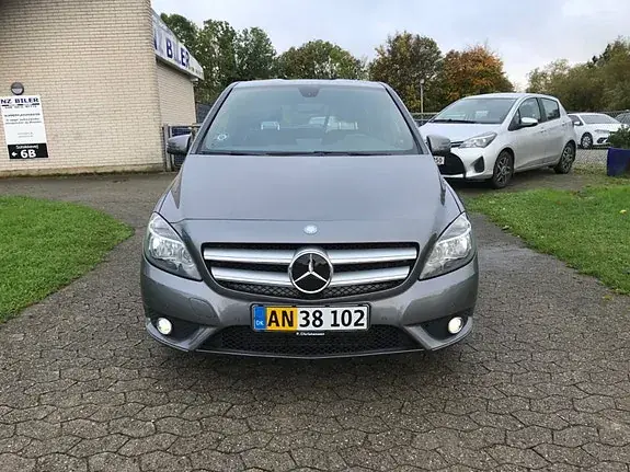Mercedes-Benz B 180 2014 photo 2