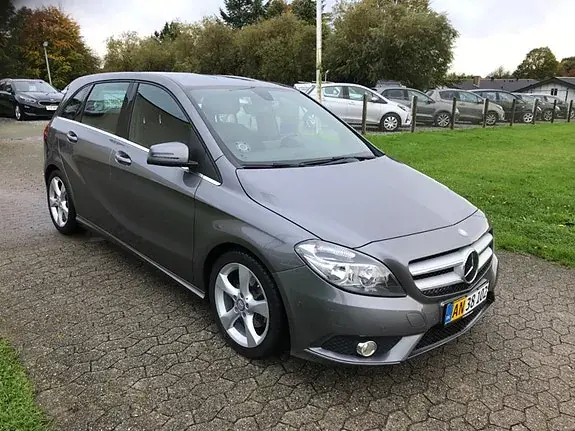 Mercedes-Benz B 180