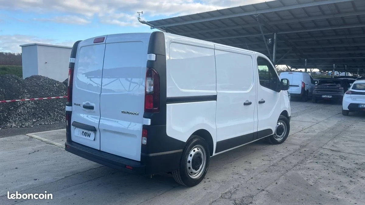 Renault Trafic 2024 photo 2