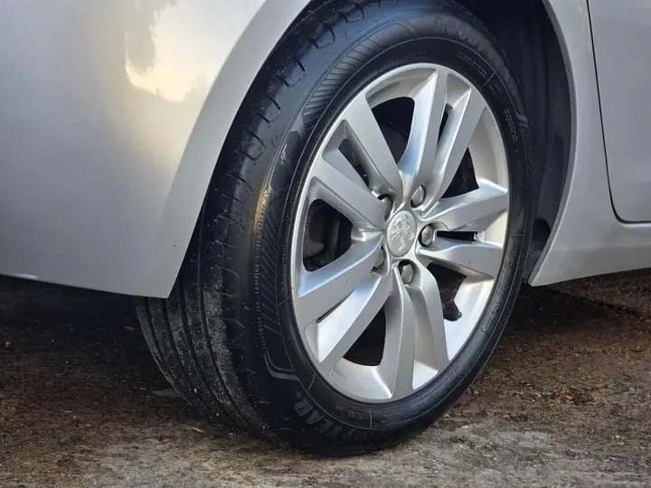 Peugeot 308 2015 photo 5