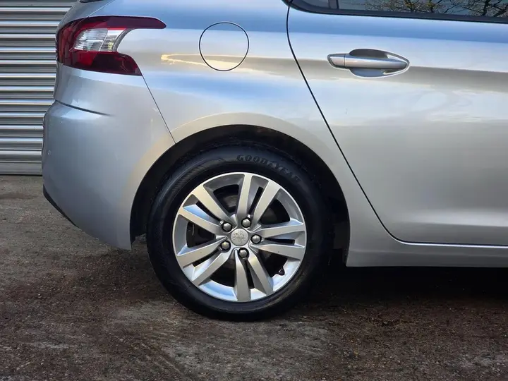 Peugeot 308 2015 photo 3