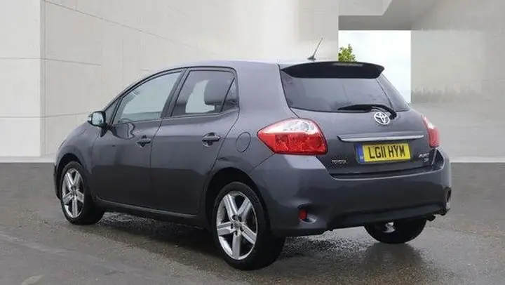 Toyota Auris 2011 photo 2