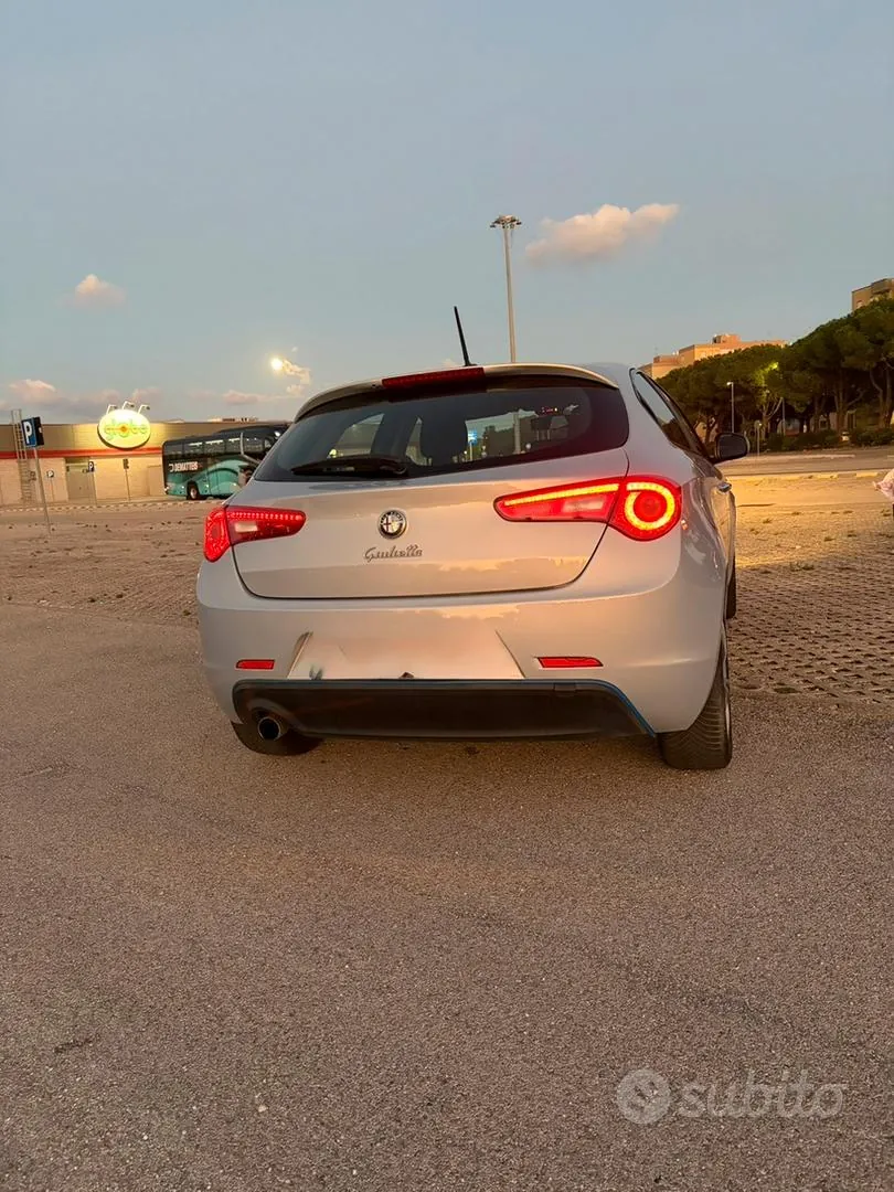 Alfa Romeo Giulietta 2014 photo 3