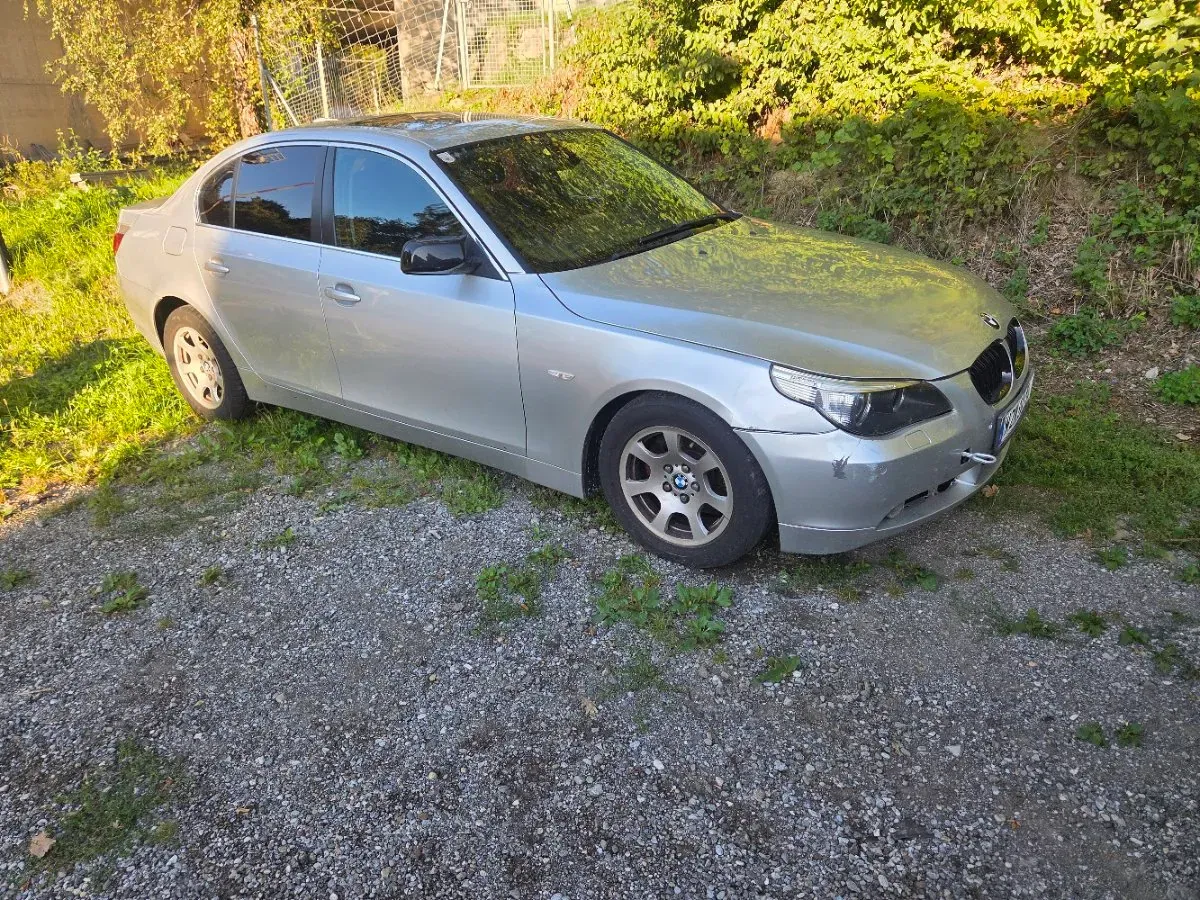BMW 5 Series 2004 photo 2